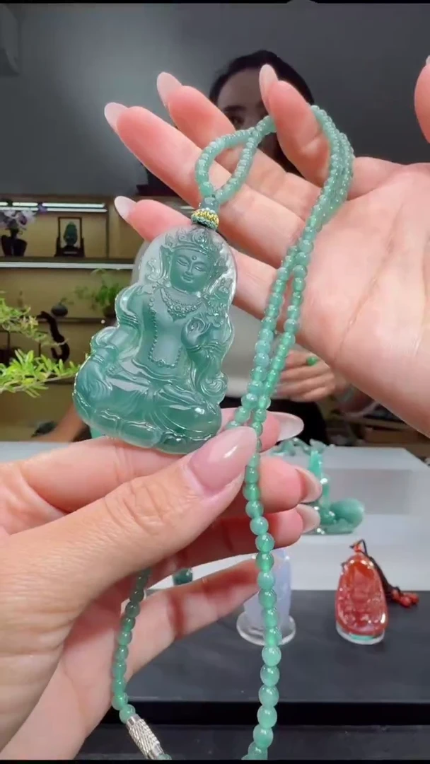 吊坠(赠链)未镶嵌翡翠度母（多样性发其一）