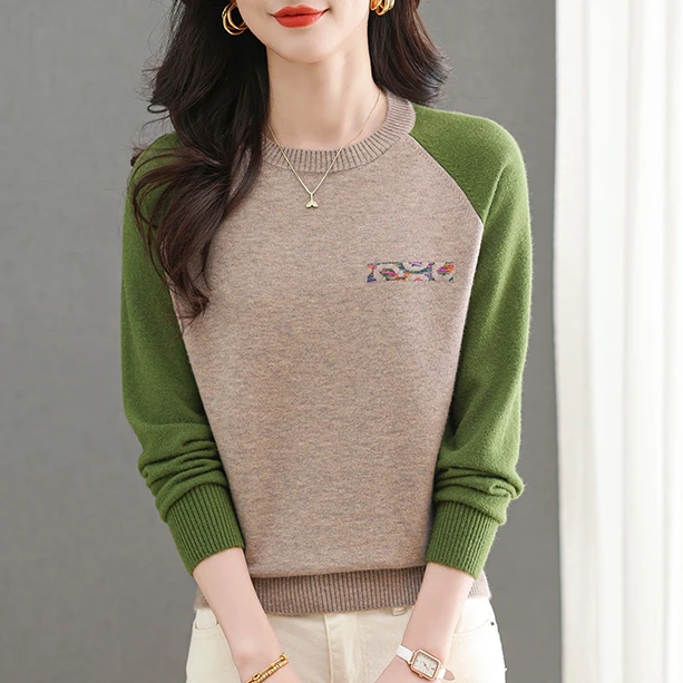 秋冬新款撞色拼接圆领针织衫百搭减龄时尚宽松毛衣打底衫