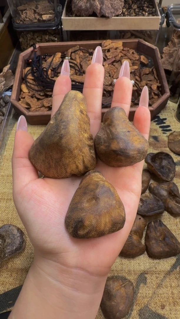 吊坠沉香半**凉海南老白棋包头吊坠