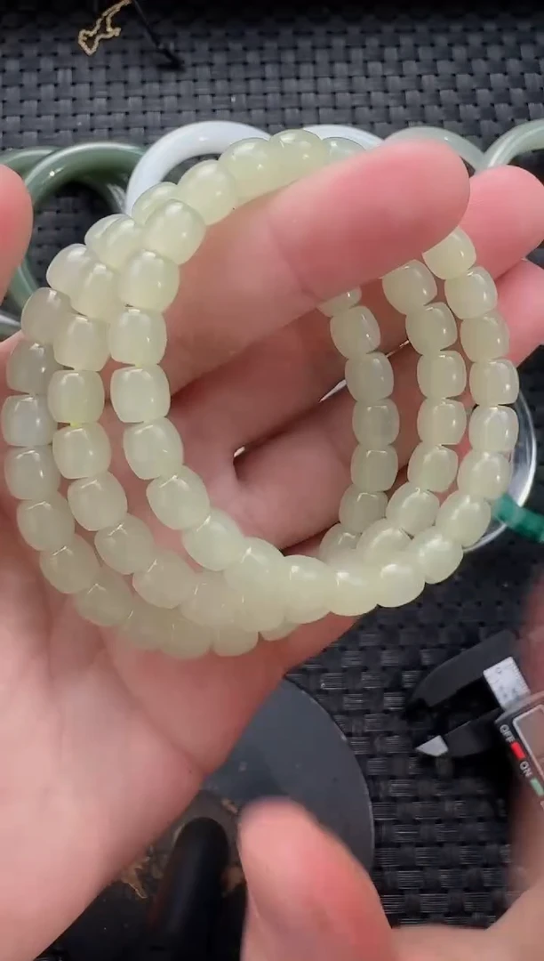 颈饰未镶嵌和田玉8*7柠檬黄直切（多样性发货拍一发一）