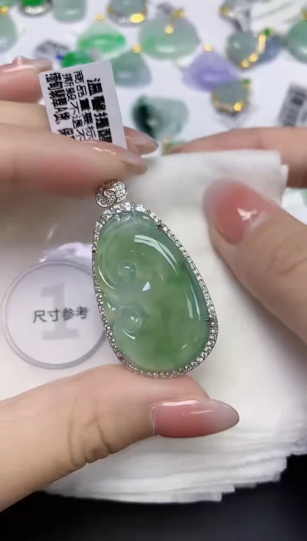 颈饰未镶嵌翡翠天然缅甸翡翠A货多样性发一件