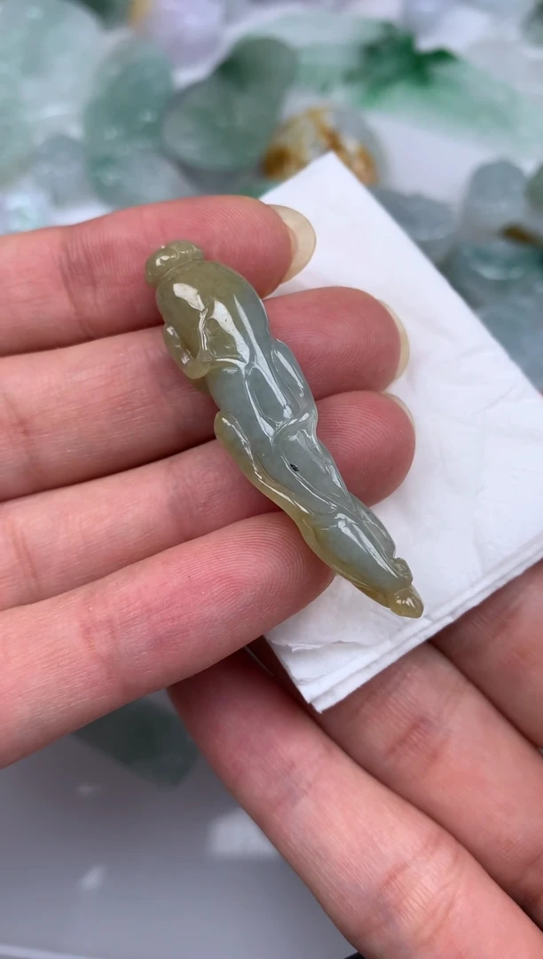 翡翠未镶嵌颈饰人参