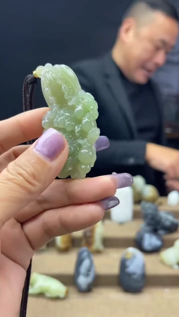 颈饰未镶嵌和田玉1