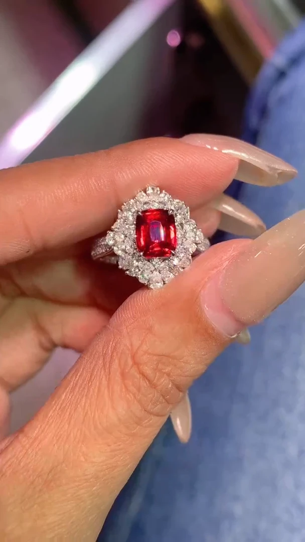 18K金镶嵌戒指红宝石1.53CT