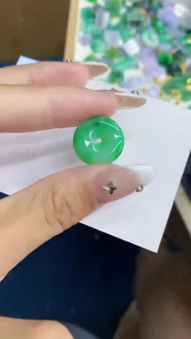 翡翠未镶嵌吊坠(不含链)1