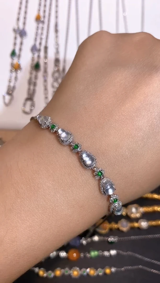 颈饰18K金镶嵌翡翠手链