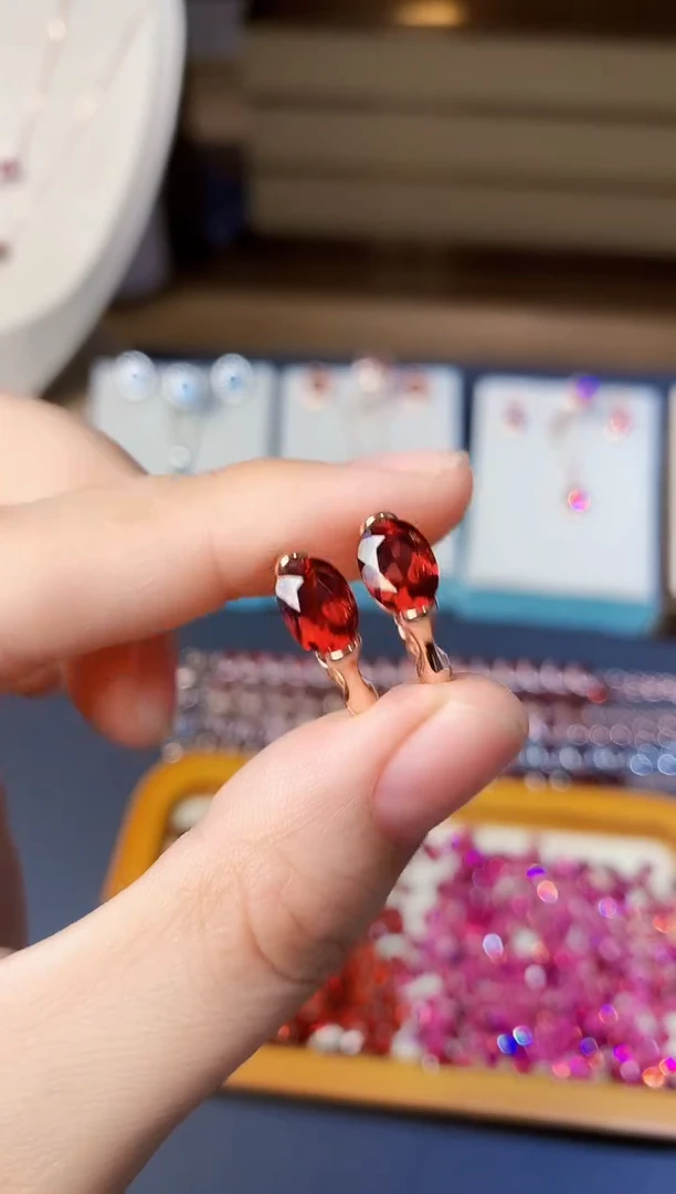 银S925镶嵌耳扣石榴石天然