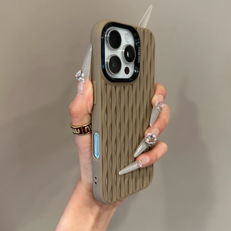 闪度侠镂空卡其栏栅壳适用苹果16promax手机壳iPhone15散热14/13