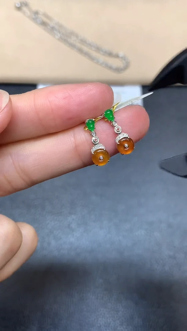 18K金镶嵌翡翠耳饰平安扣【无服务费