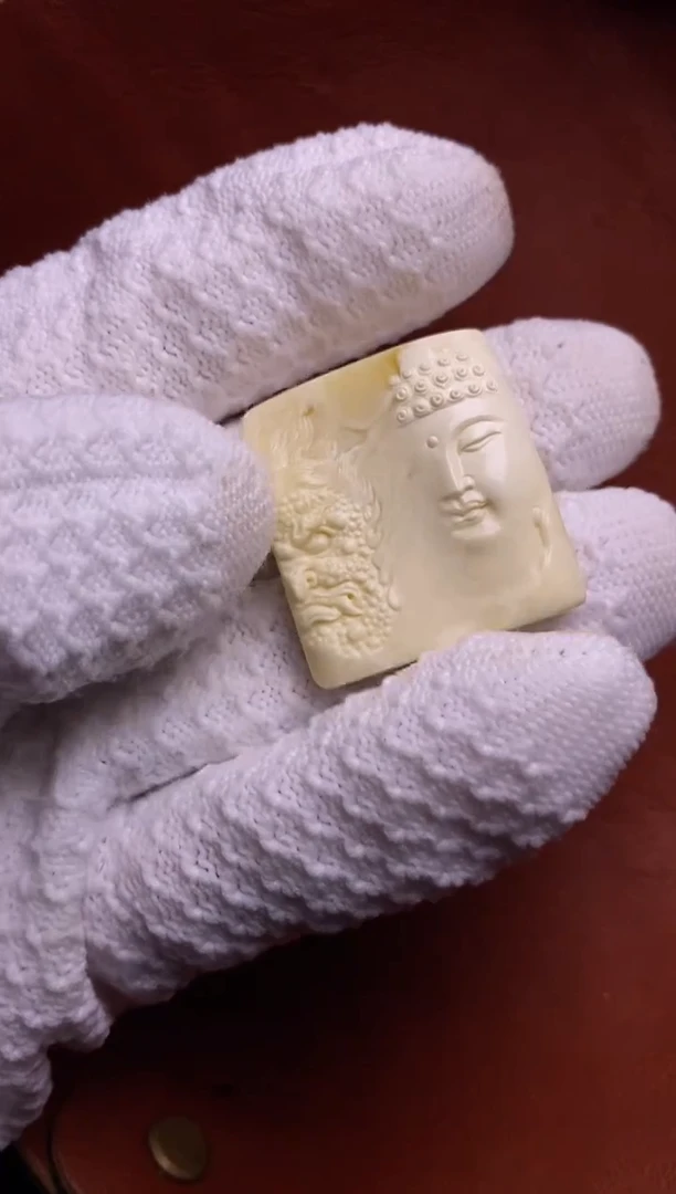 琥珀颈饰未镶嵌瓷白蜜蜡一念之间（29*31）