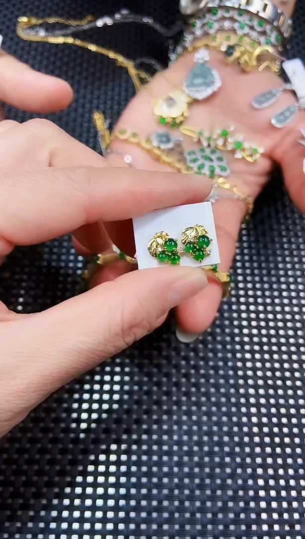 【闪购商品】翡翠耳饰未镶嵌1111111111