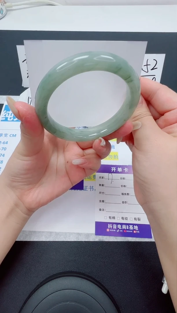 【闪购商品】石英质玉手镯未镶嵌编号：17--56.1圈 天山翠