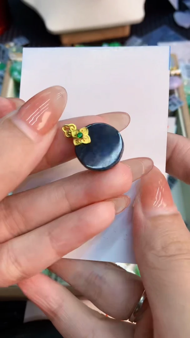 翡翠未镶嵌吊坠(不含链)1