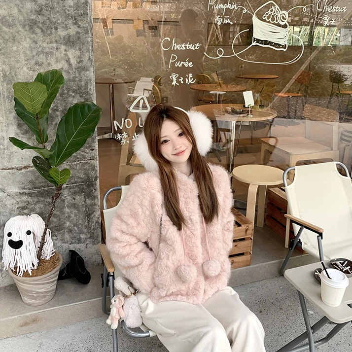 2025年秋冬季雪绒兔毛/可爱小富婆高级感羊羔毛小球球毛毛外套