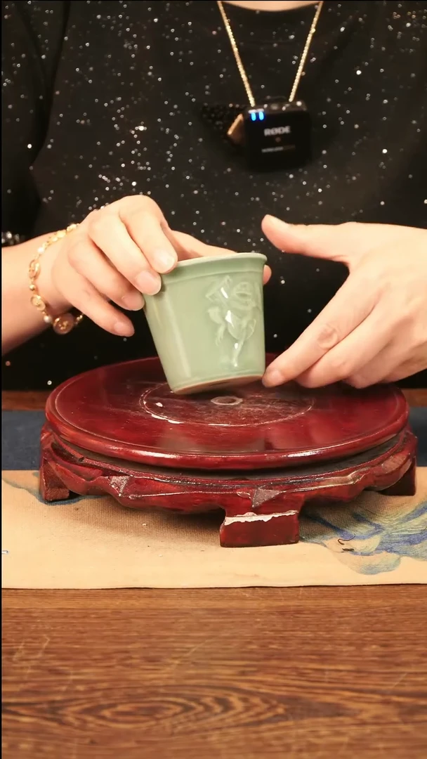 青瓷 梅青 手捧杯