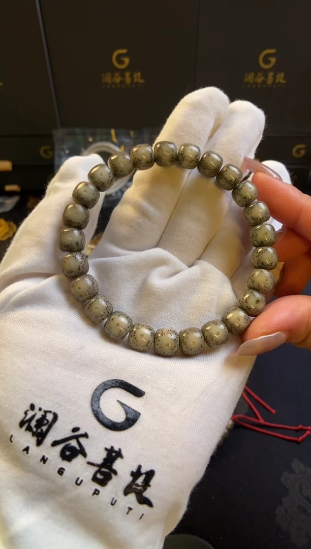 手串星月菩提9*8正月绿包白黄金瞳