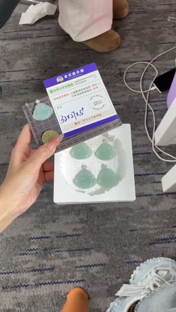 18K金镶嵌挂件翡翠佛公FL9/多样性发其一CP配绳