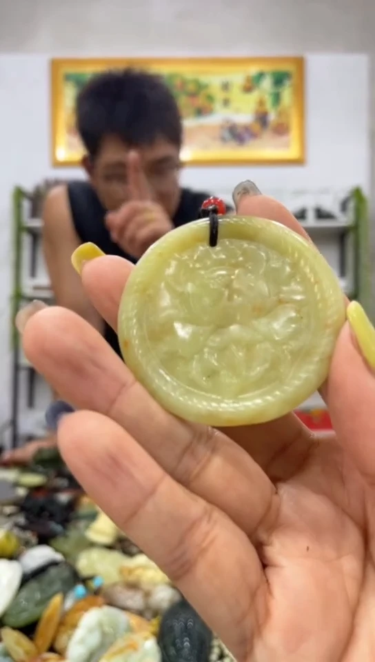 未镶嵌蛇纹石玉吊坠