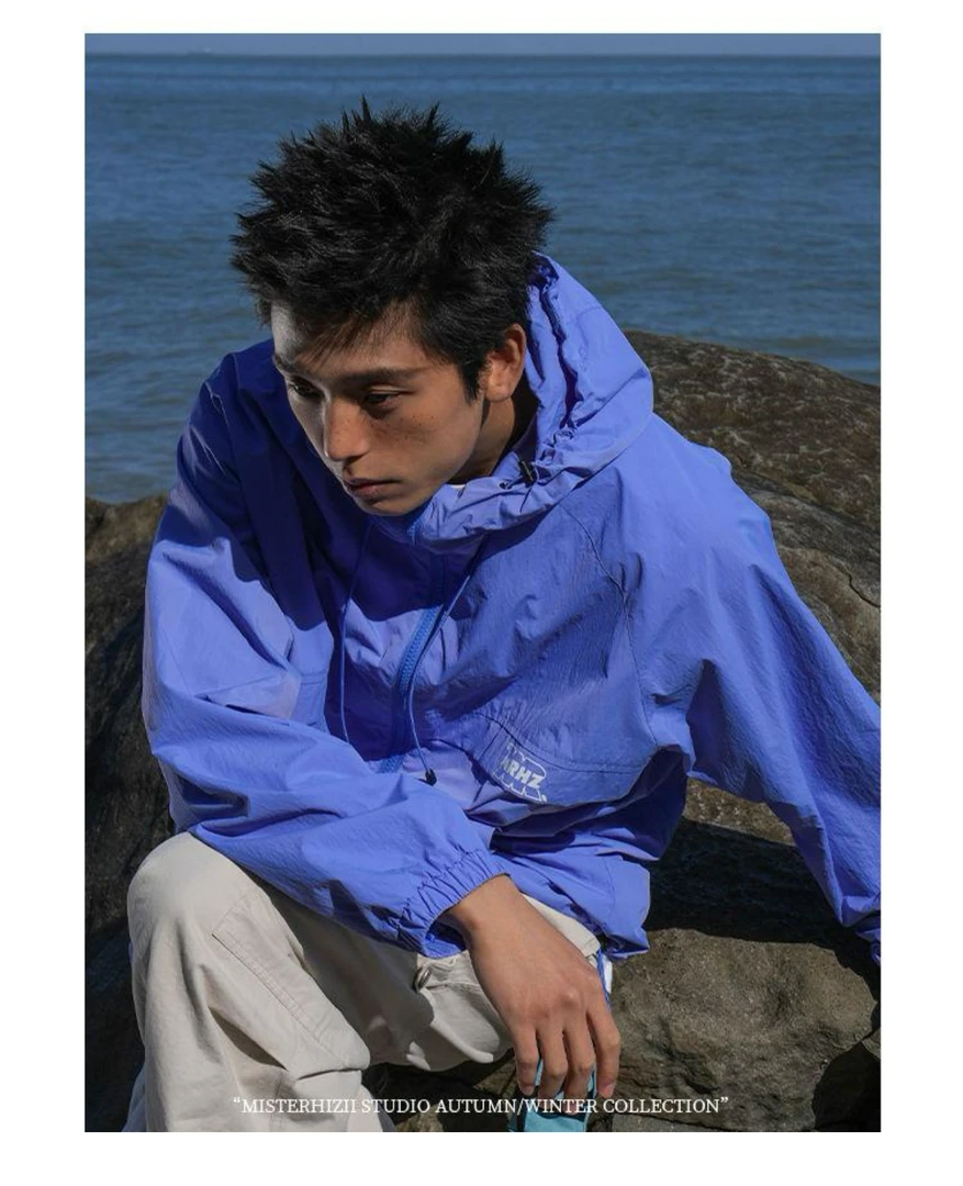 春装男士连帽夹克防泼水休闲户外骑行服字母印花宽松冲锋衣