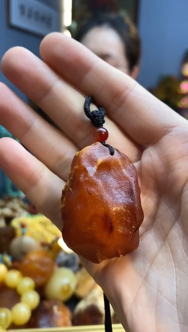 未镶嵌颈饰琥珀吊坠