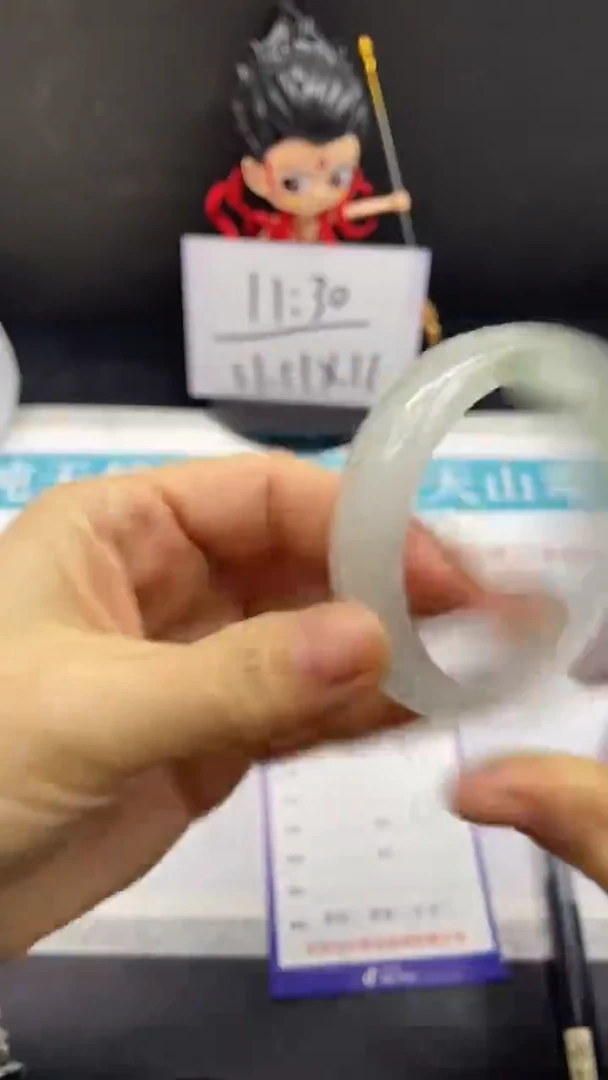 未镶嵌手镯石英质玉41