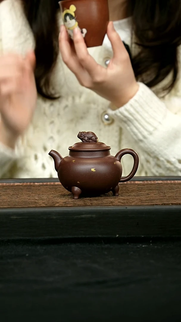 茶壶紫砂纳财貔貅壶 一物见春
