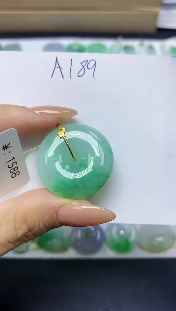 颈饰18K金镶嵌翡翠天然缅甸A货翡翠百元以上9元证书费自理