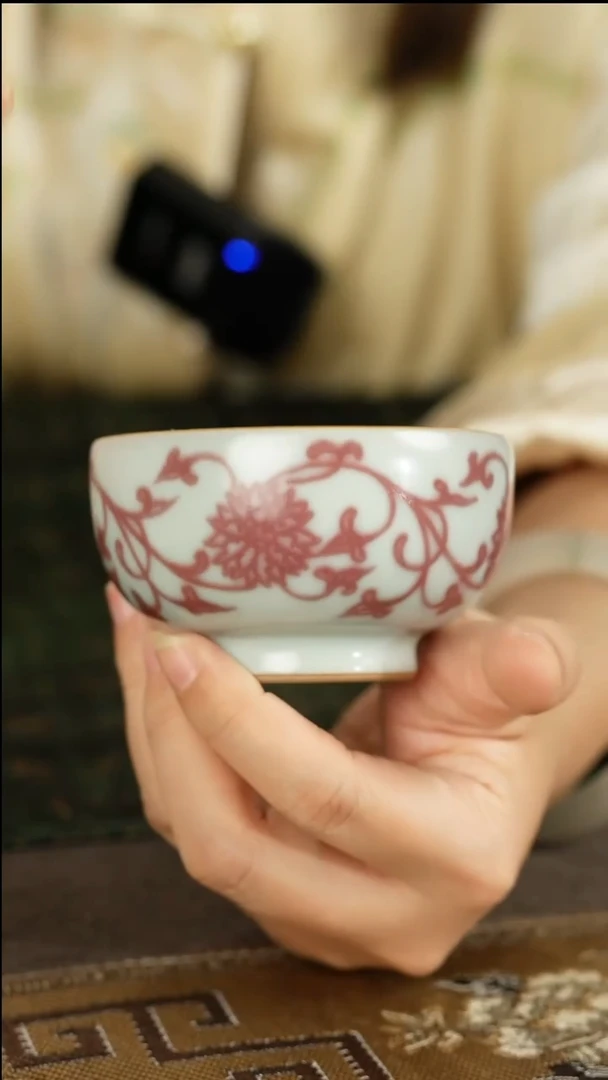 善窑厂汝窑全釉里红缠枝莲主人杯