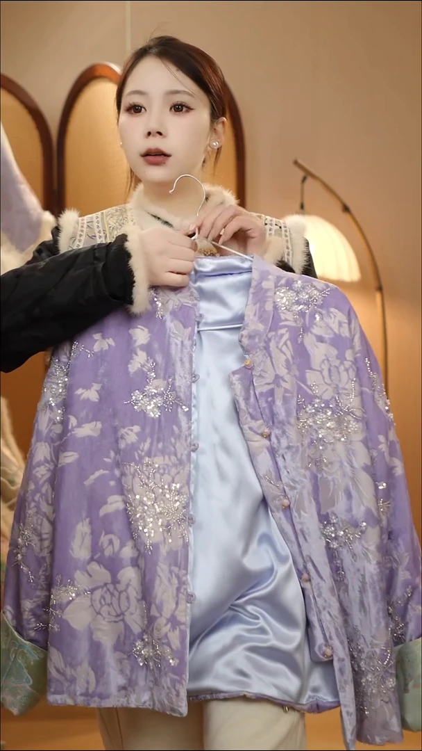 紫色丝绵外套   亮晶晶