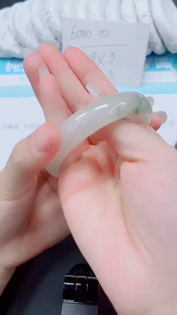 石英质玉手镯未镶嵌70/57
