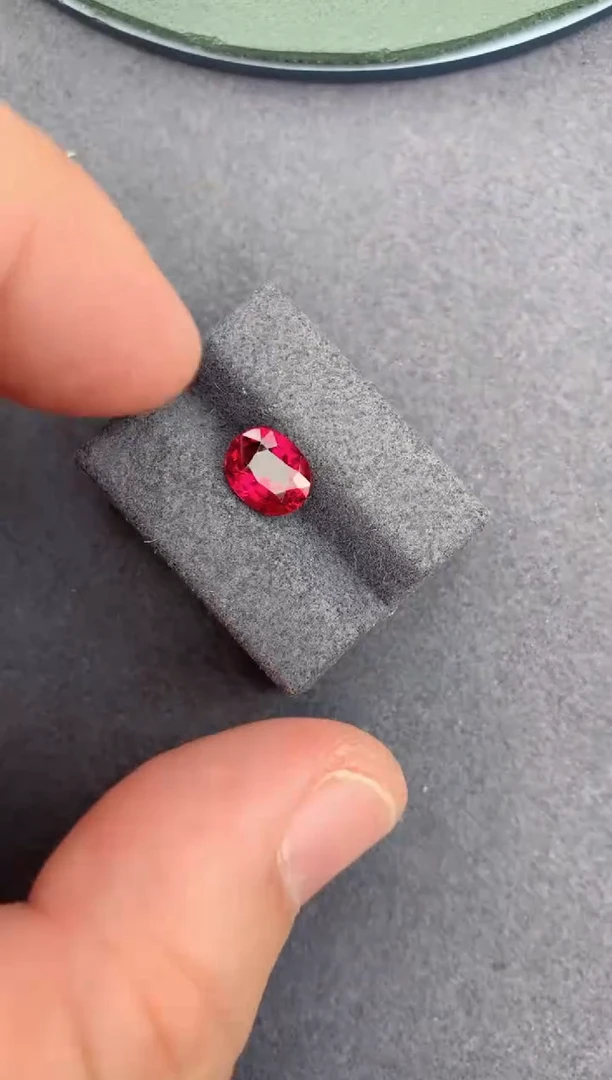未镶嵌裸石碧玺1.5ct 卢比来碧玺