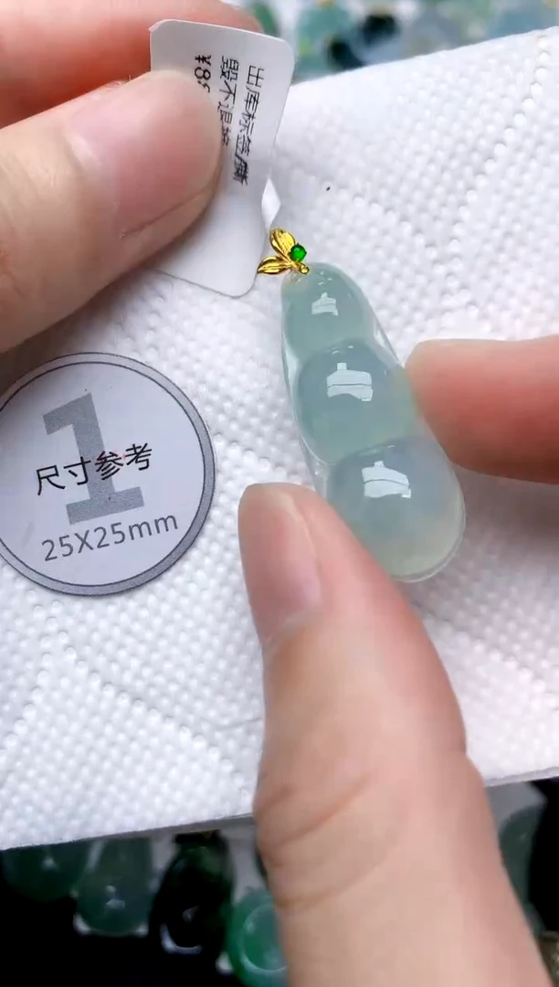 颈饰18K金镶嵌翡翠天然A货翡翠