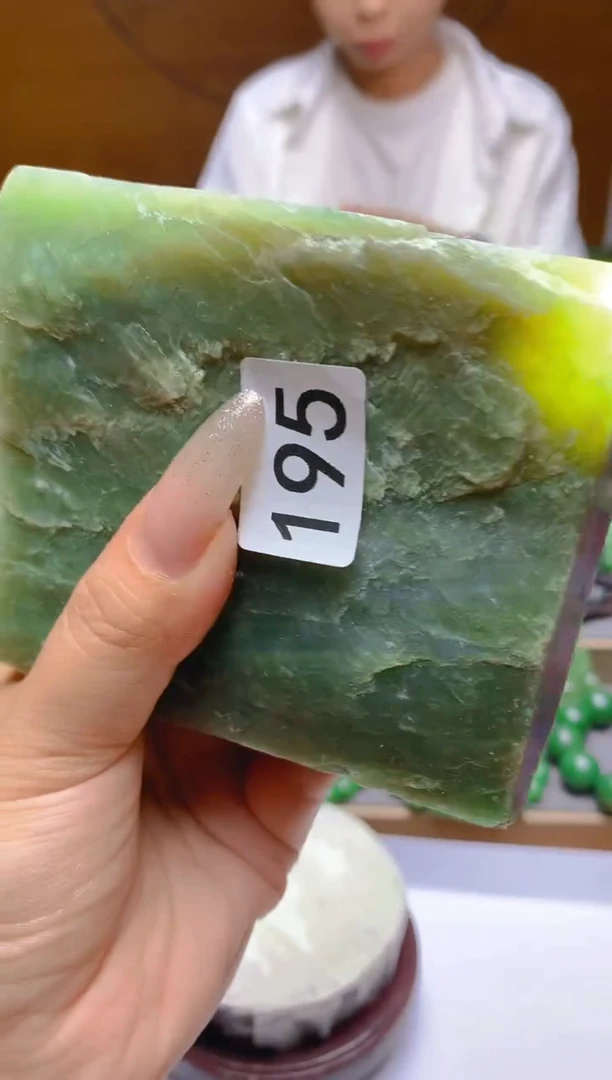 和田玉（碧玉）未镶嵌珠宝半成品1