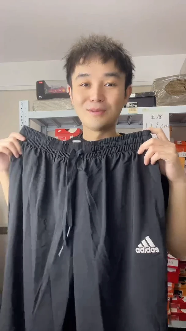 大牌潮服清仓中，编号FRI W111 ,  尺码L (175-180)