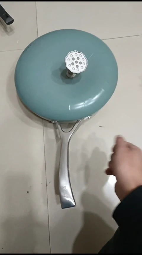 瓷莲蓬炒锅一个装