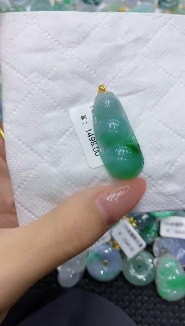 颈饰18K金镶嵌翡翠111111111111