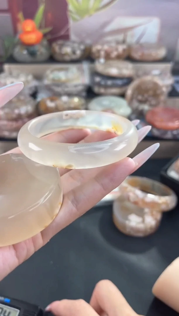 未镶嵌手镯石英质玉57