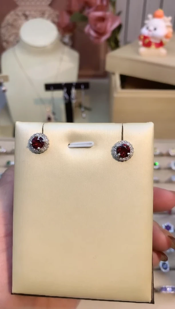 未镶嵌耳饰石榴石耳钉