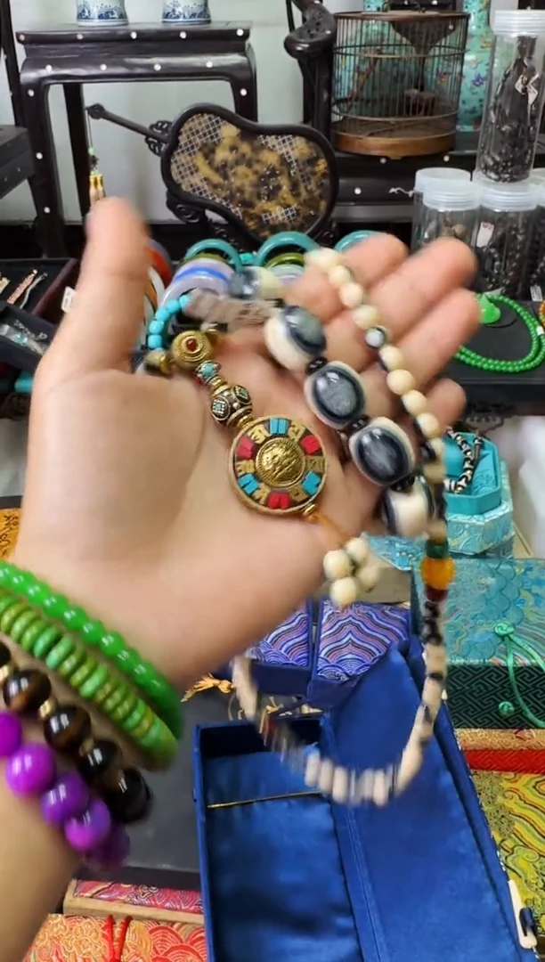 未镶嵌颈饰琥珀老板娘推荐------------