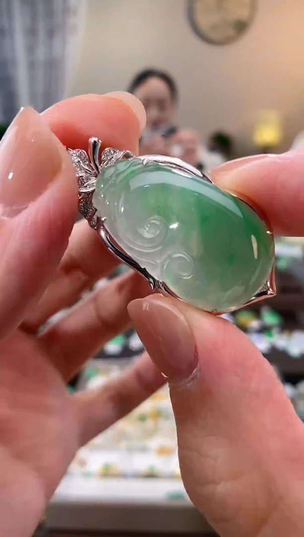 翡翠18K金镶嵌吊坠(不含链)如意