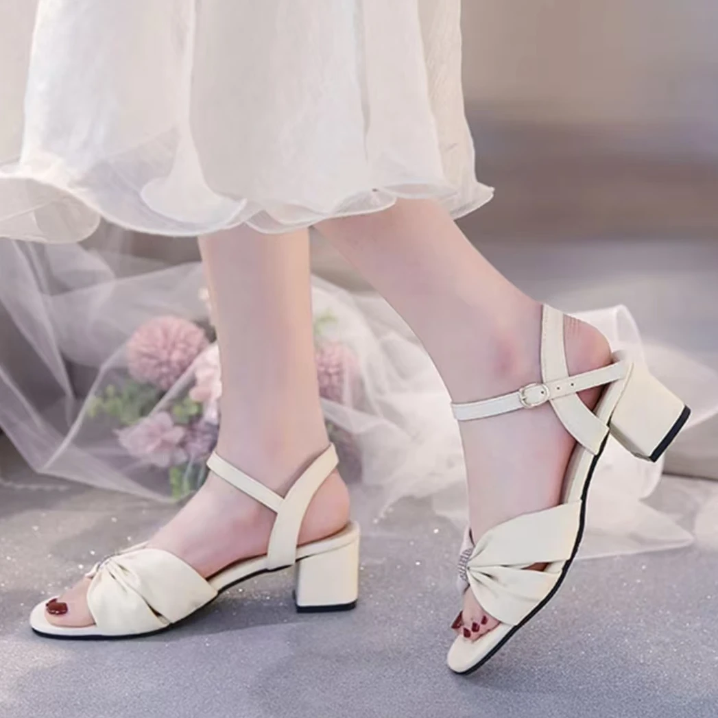 A95韩版粗跟休闲百搭蝴蝶结水钻凉鞋