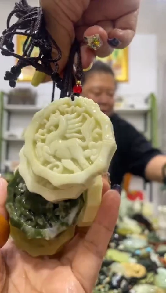 未镶嵌岫玉吊坠多样性发货发其中一件