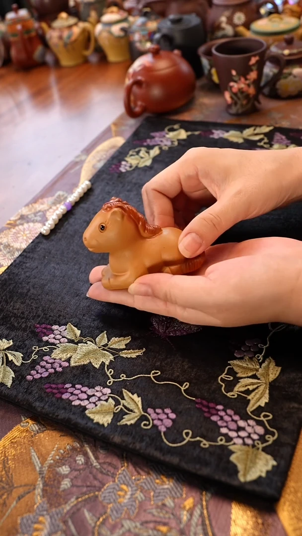 紫砂茶宠黄段泥马驹