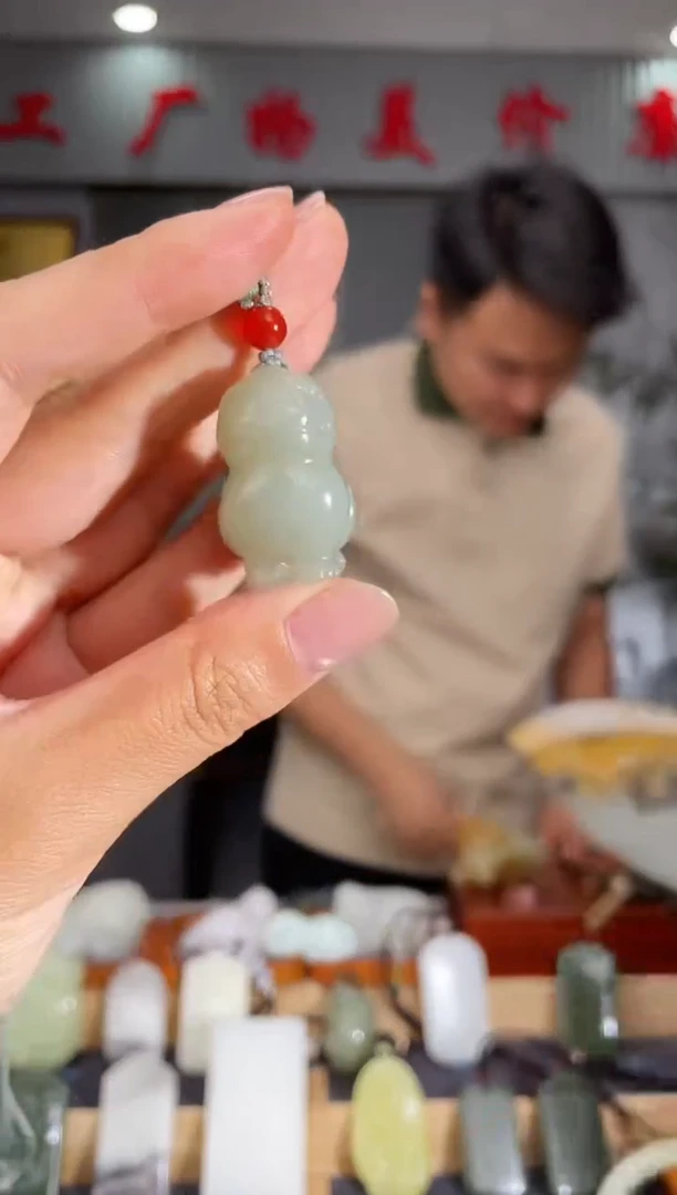 和田玉未镶嵌颈饰1