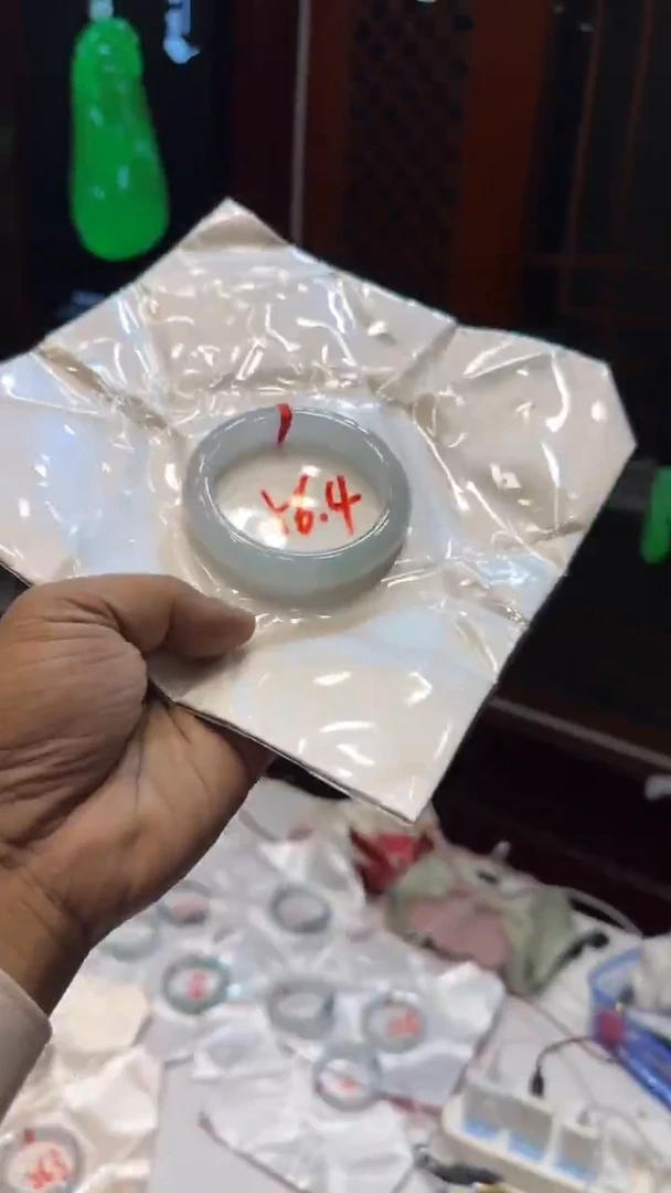 未镶嵌手镯翡翠手镯