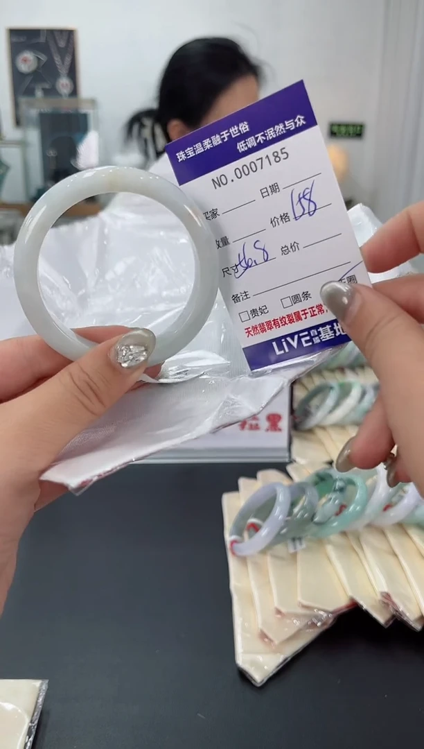 【闪购商品】翡翠手镯未镶嵌天然翡翠A货