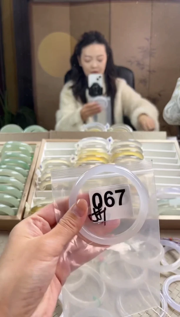 手镯玛瑙/玉髓未镶嵌067