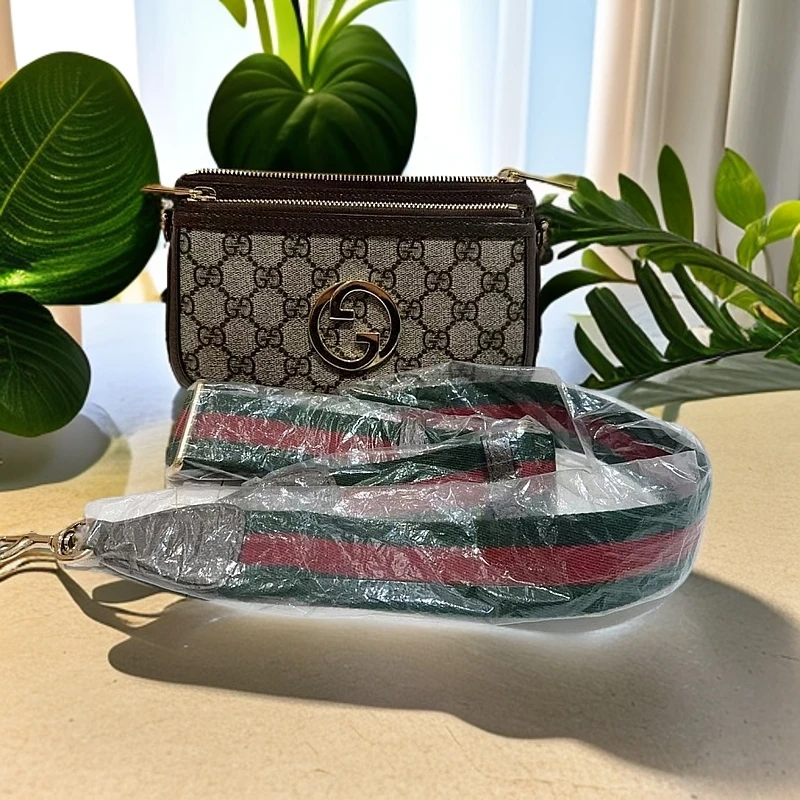95新 GUCCI/古驰 老花斜挎包1208 6882