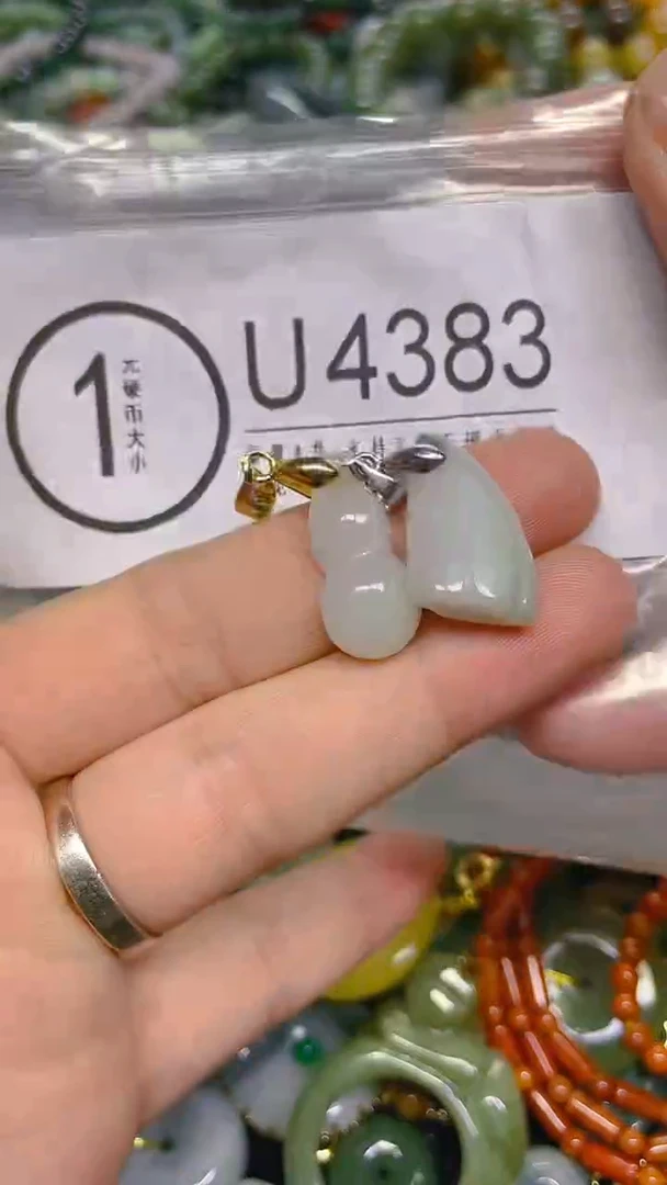 颈饰未镶嵌翡翠/ U /翡翠A货，一件也是批发价