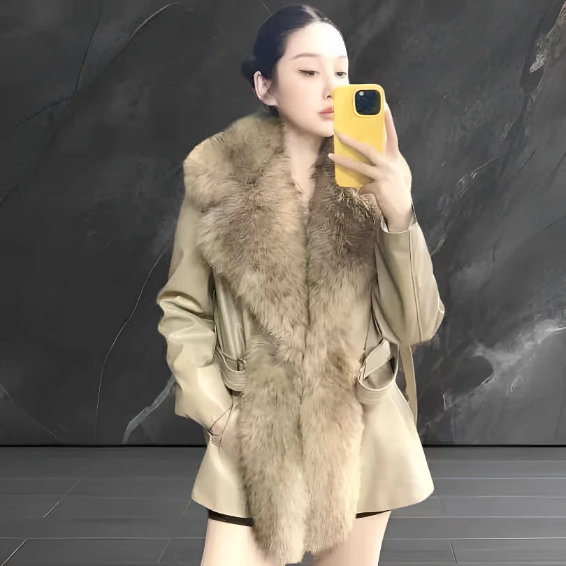 【新疆包邮】设计款洋气貉子毛领蛋白皮女士皮草外套